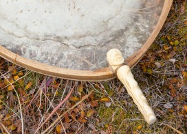 Traditional Inuit drum from Point Hope (Alaska)