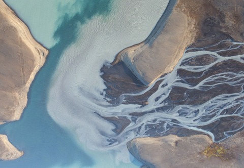 Luftaufnahme eines Gletscherdeltas (Südisland)