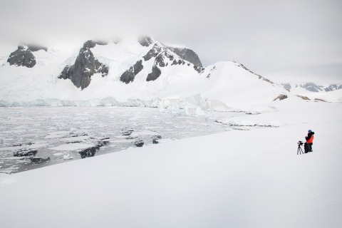 Fotograf bei Port Charcot (Antarktische Halbinsel)